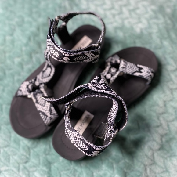 Cute Steven Madden Sandals - Picture 2 of 5